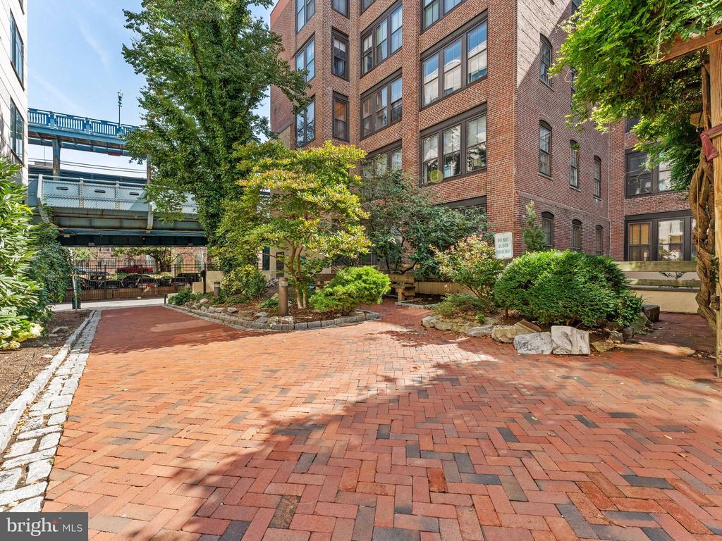 301 Race St #112
