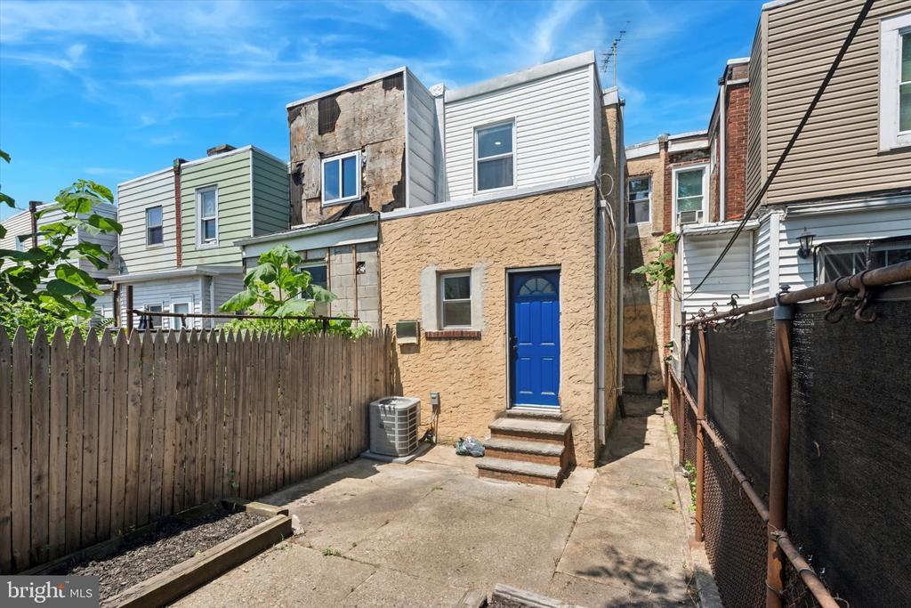 3097 Memphis St