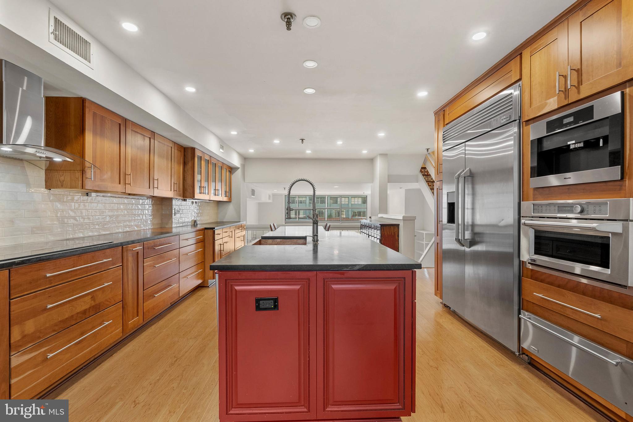 7 N CHRIS COLUMBUS BLVD #104