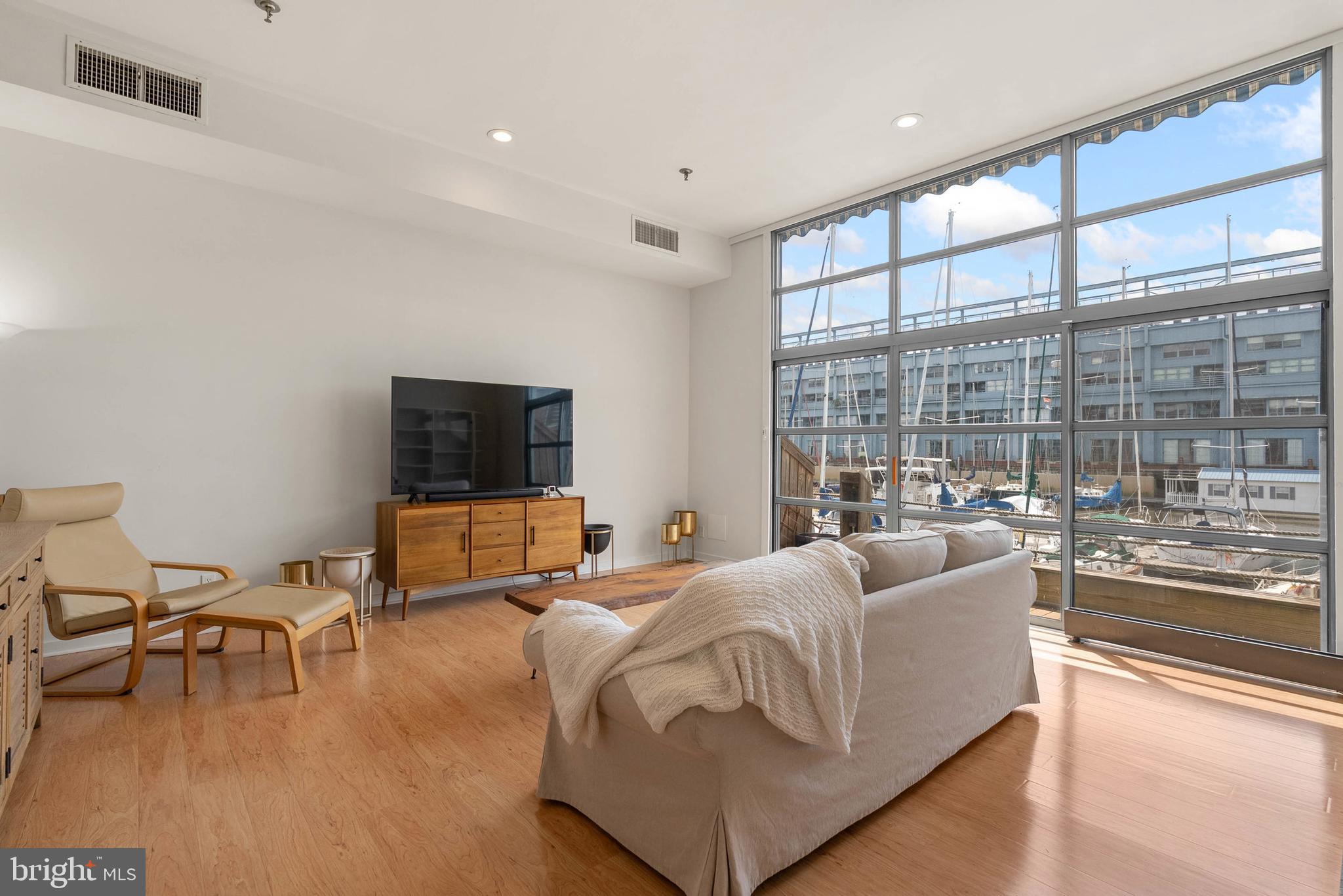 7 N CHRIS COLUMBUS BLVD #104