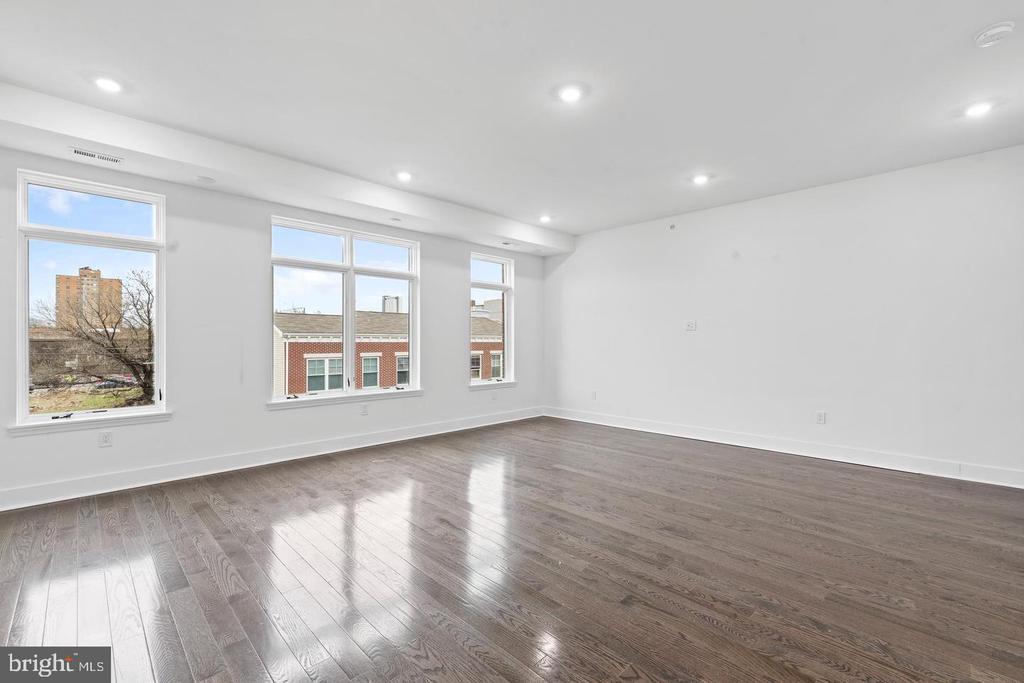 1335 N FRANKLIN ST #3A