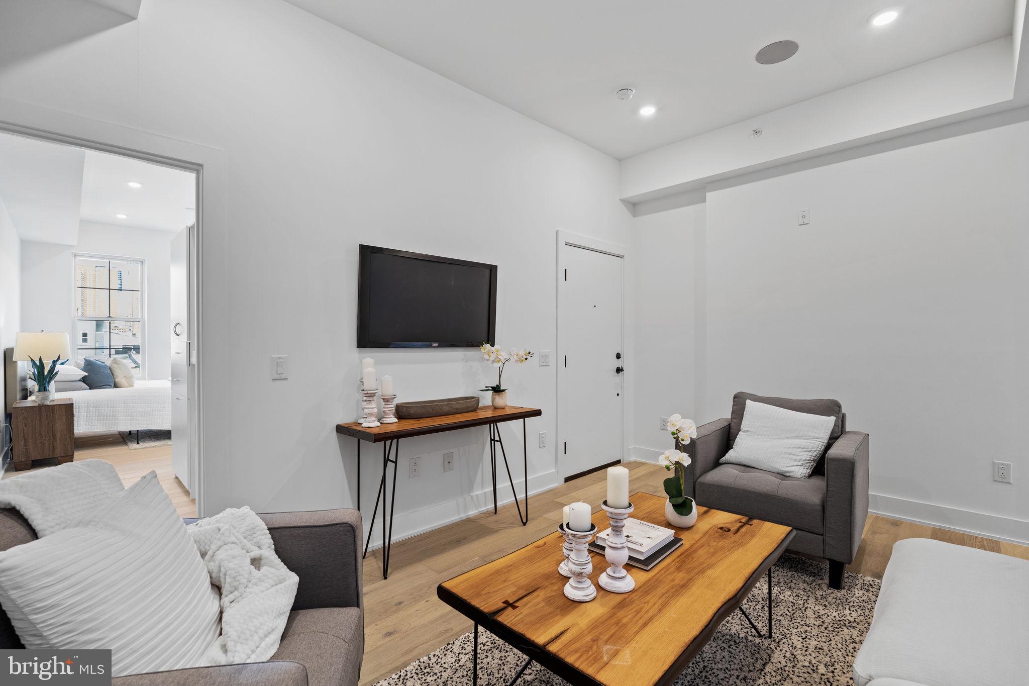 1513 CHRISTIAN STREET 4