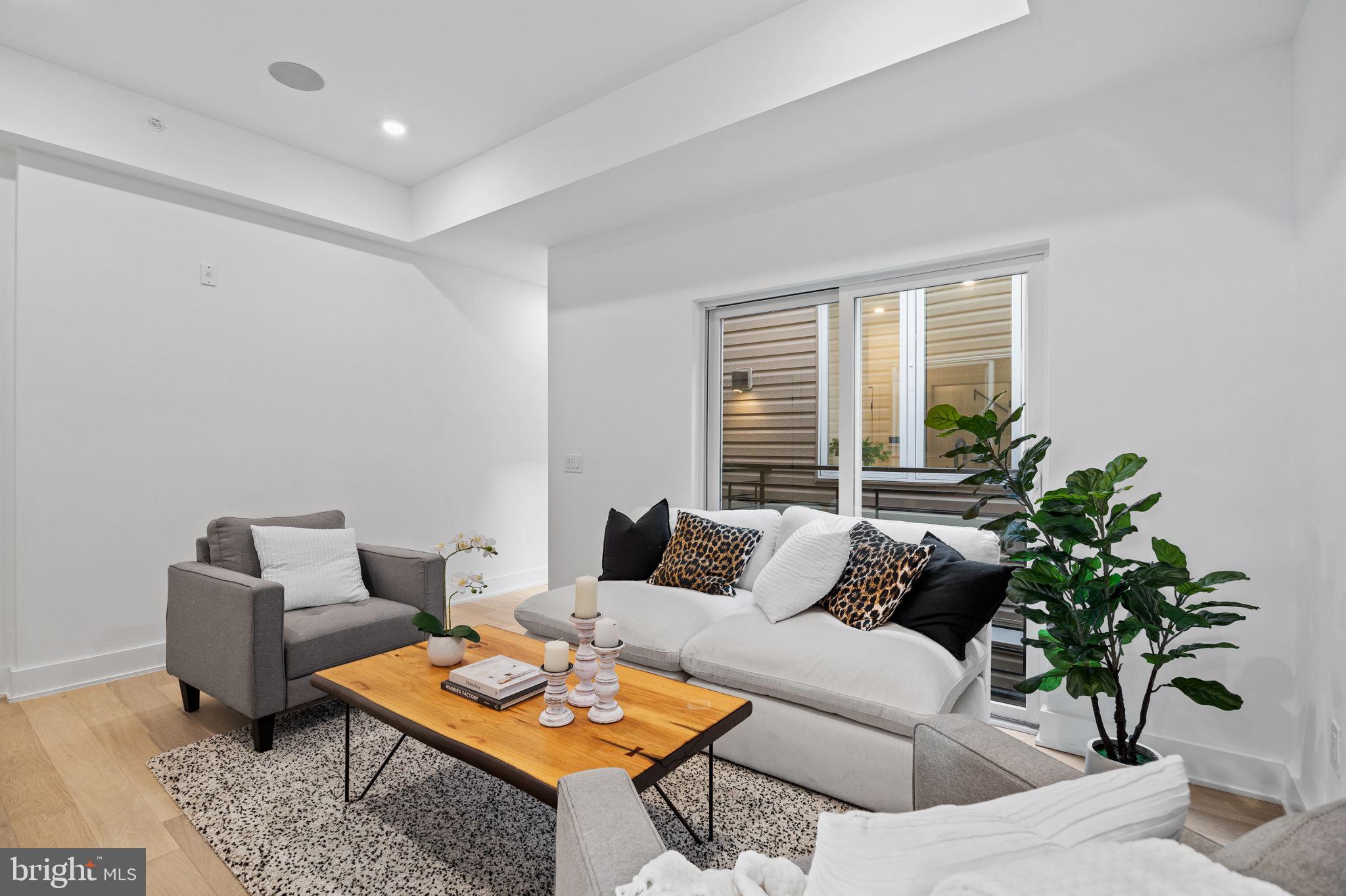 1513 CHRISTIAN STREET 4