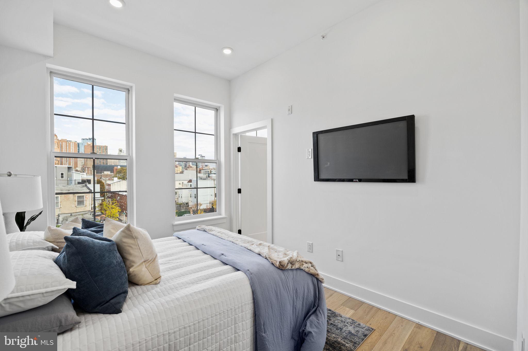 1513 CHRISTIAN STREET 4