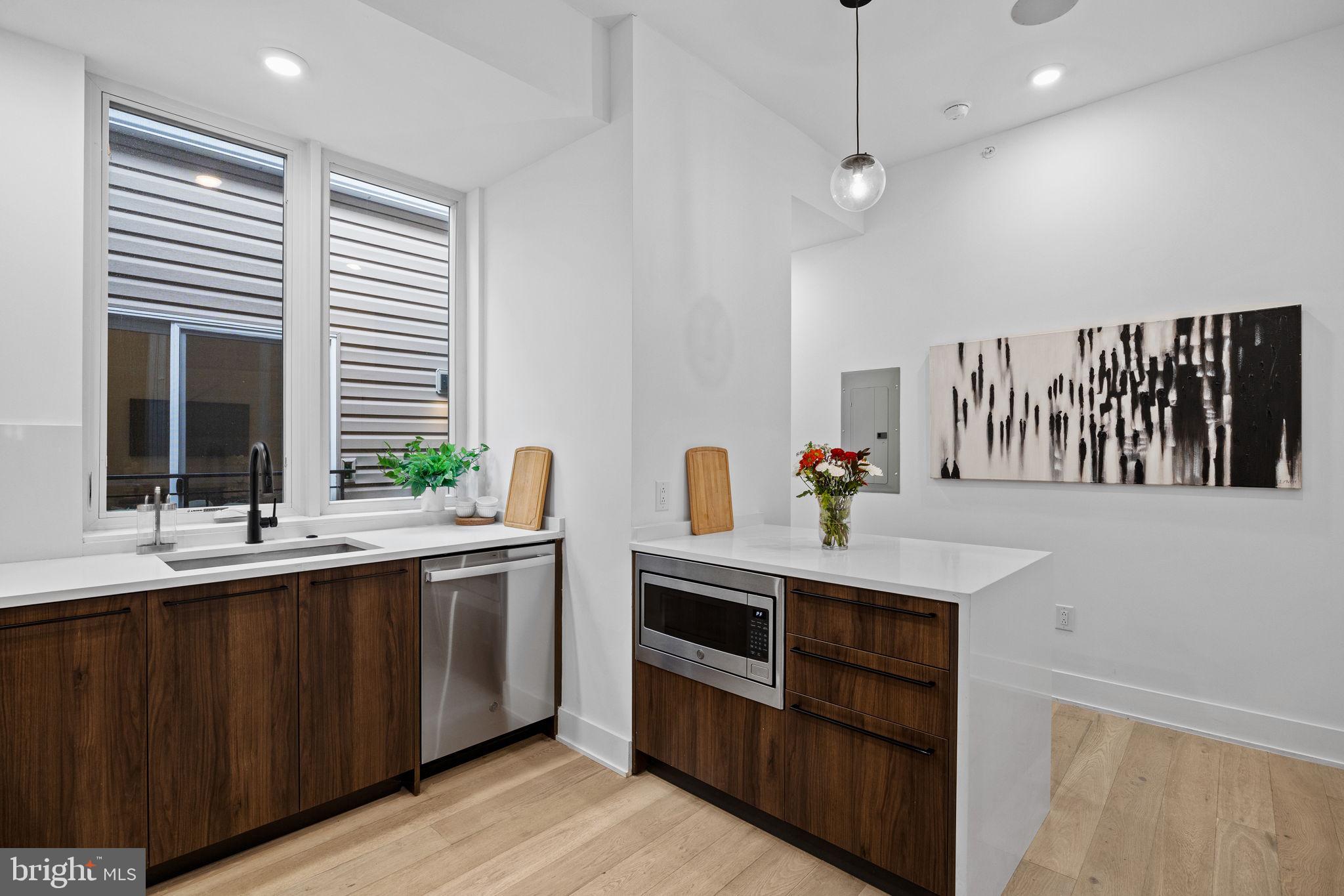 1513 CHRISTIAN STREET 4