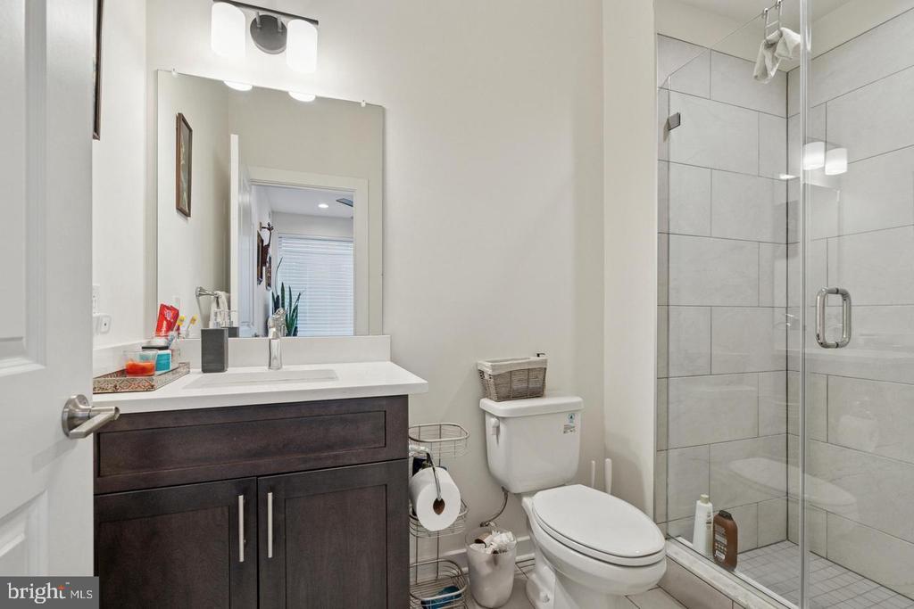 2128 KENSINGTON WALK