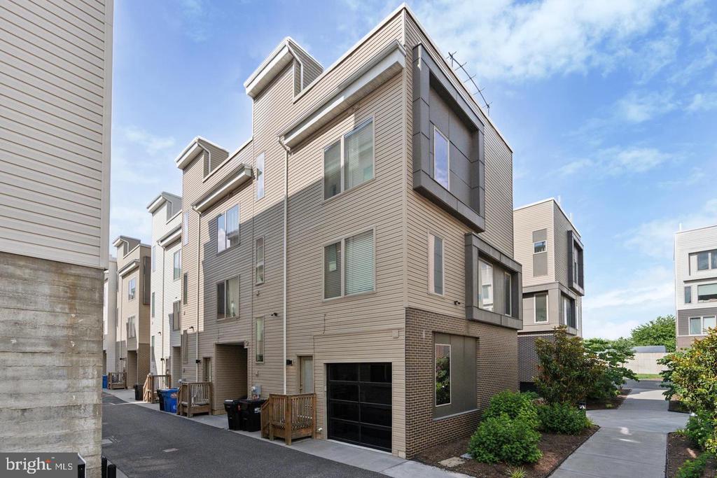 2128 KENSINGTON WALK