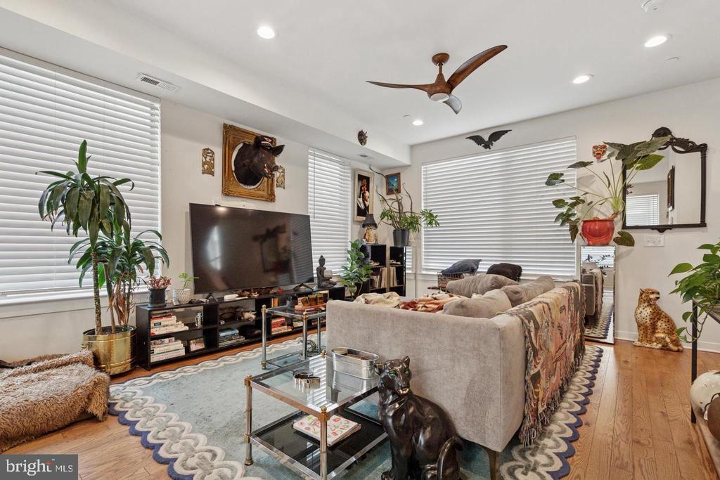 2128 KENSINGTON WALK