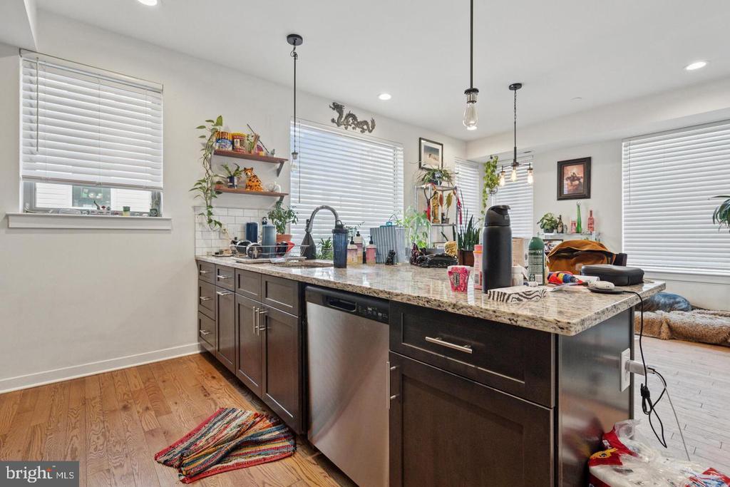 2128 KENSINGTON WALK