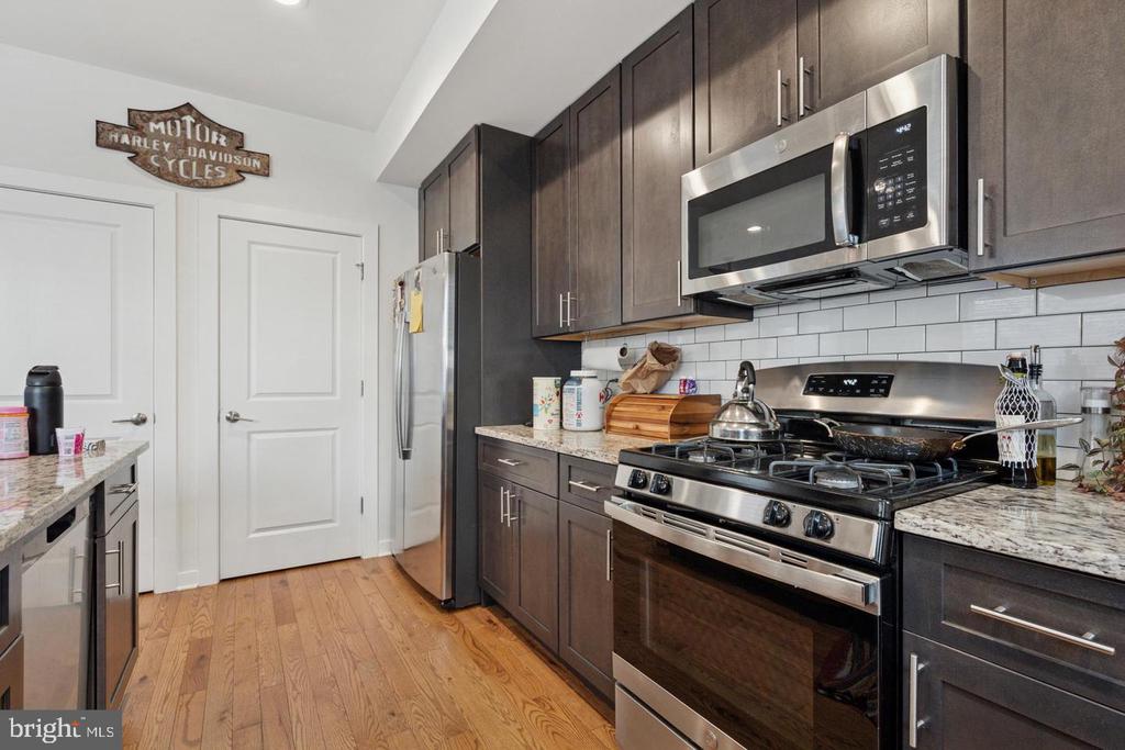 2128 KENSINGTON WALK