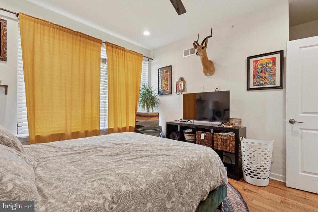 2128 KENSINGTON WALK