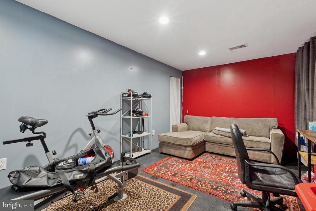 2128 KENSINGTON WALK