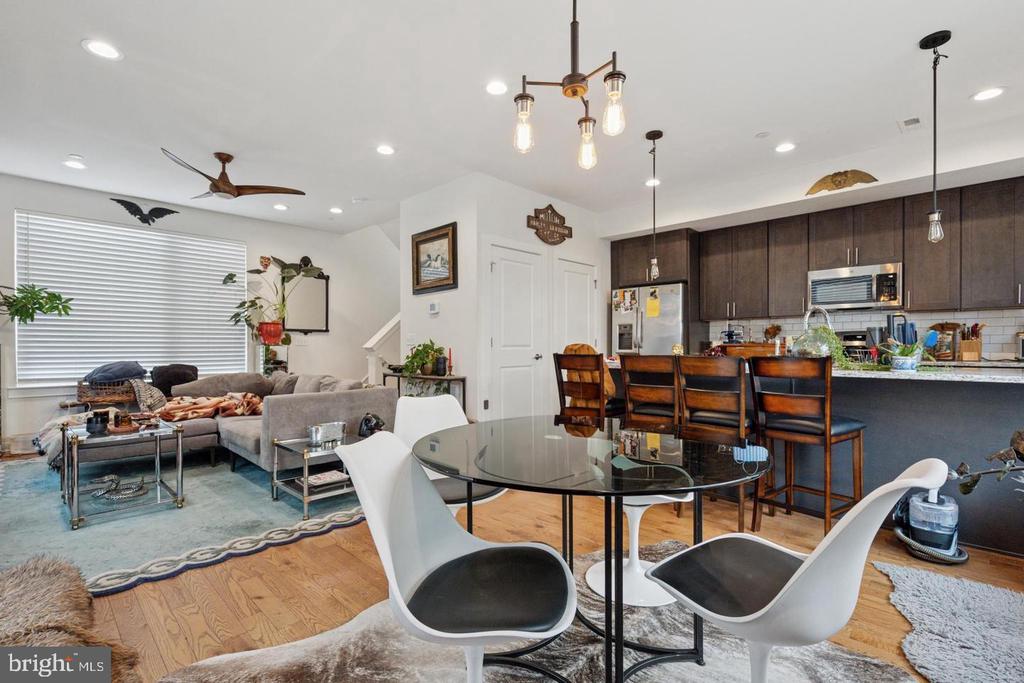 2128 KENSINGTON WALK