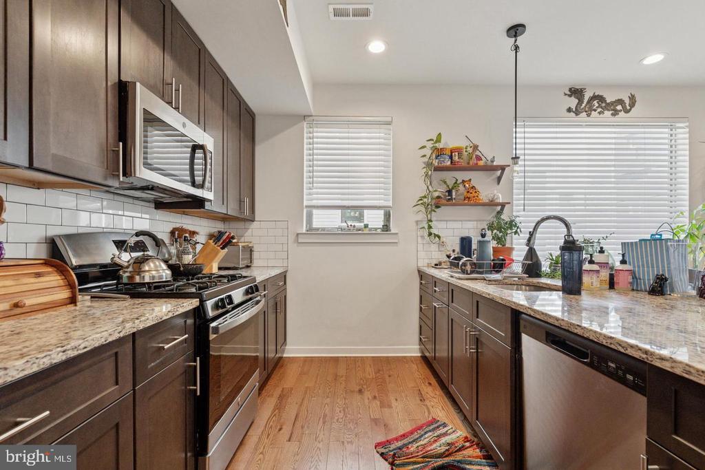 2128 KENSINGTON WALK