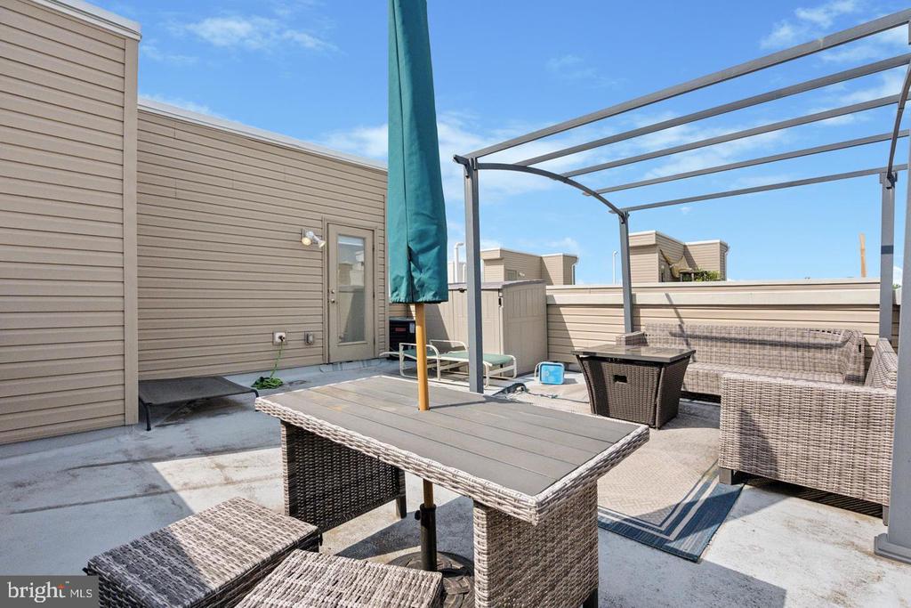 2128 KENSINGTON WALK