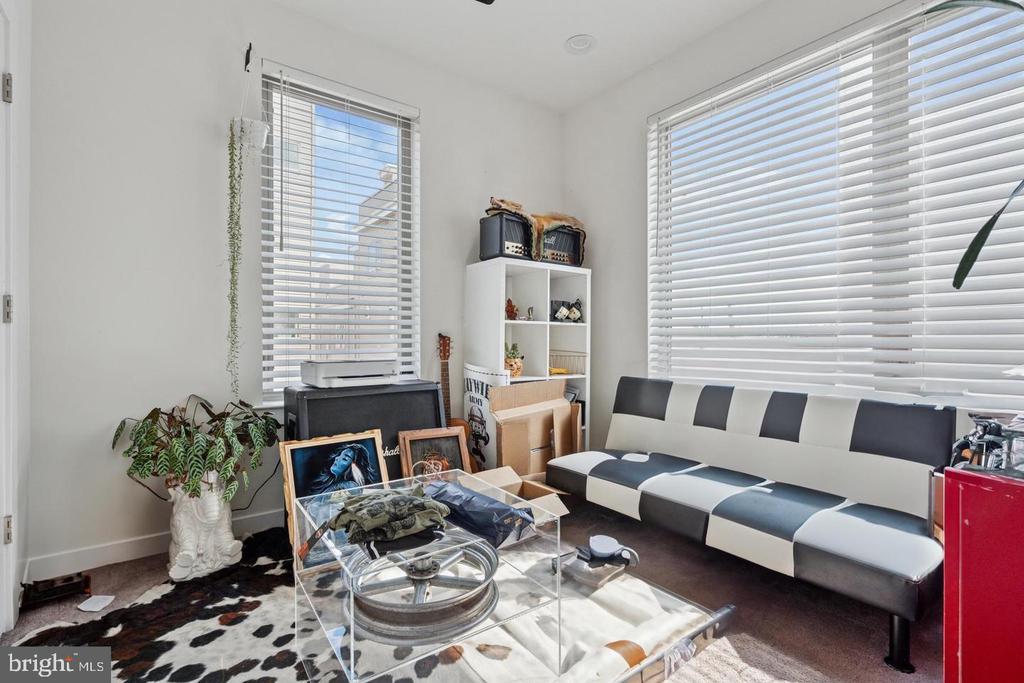 2128 KENSINGTON WALK