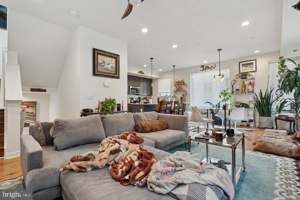 2128 KENSINGTON WALK