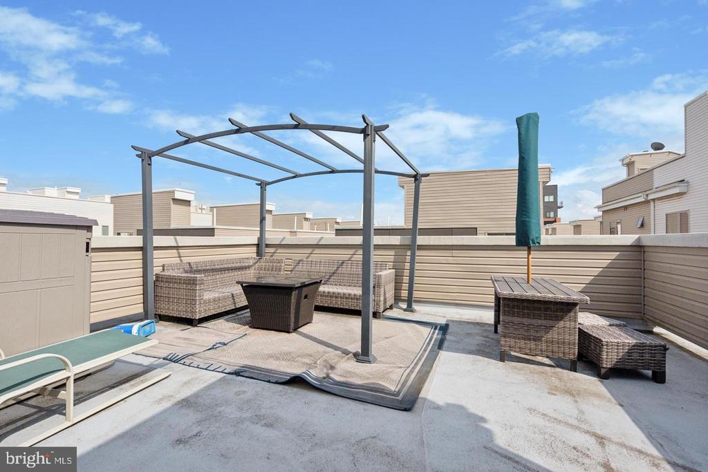 2128 KENSINGTON WALK