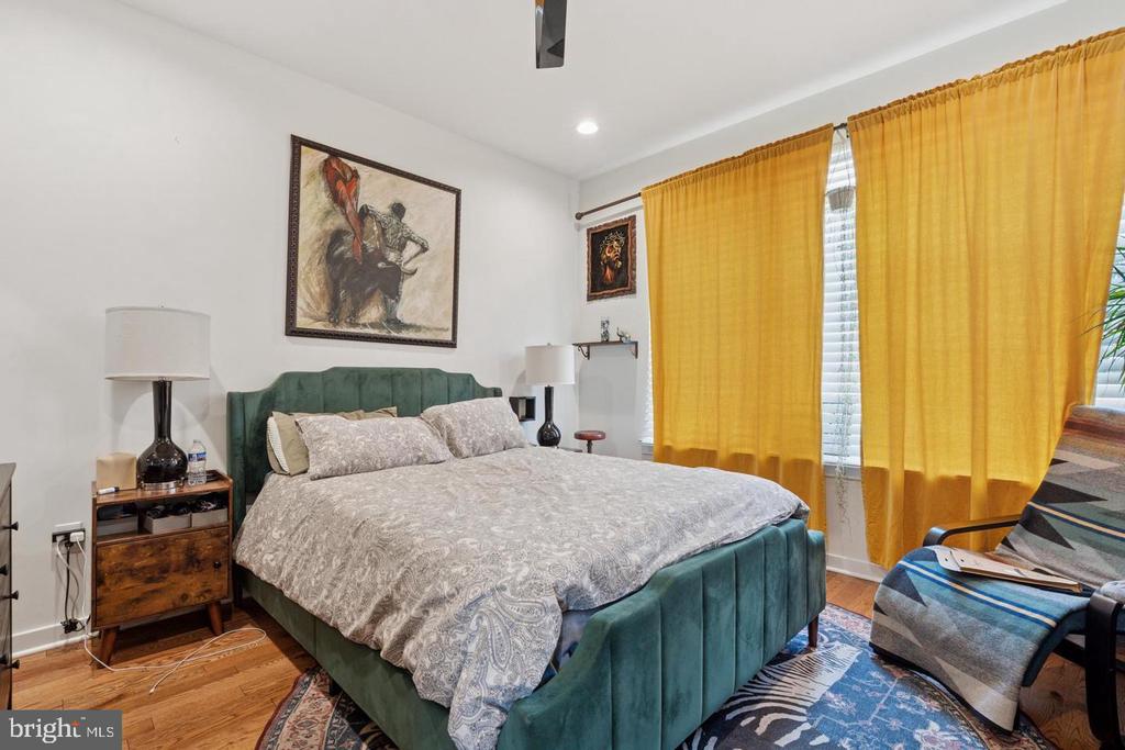 2128 KENSINGTON WALK