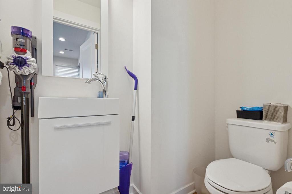 2128 KENSINGTON WALK