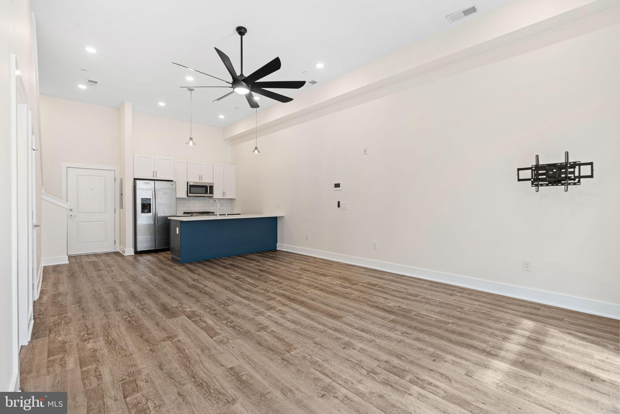 1115 N AMERICAN ST #D4