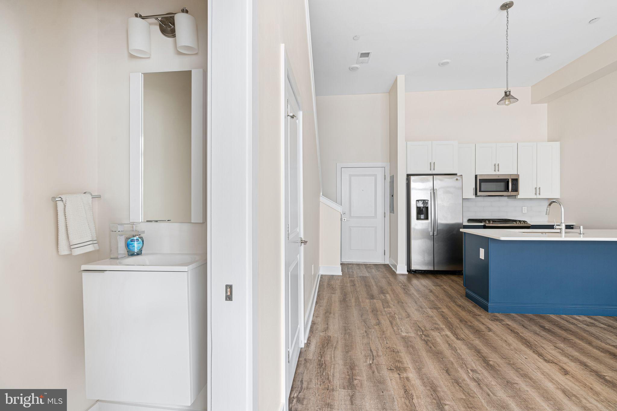 1115 N AMERICAN ST #D4