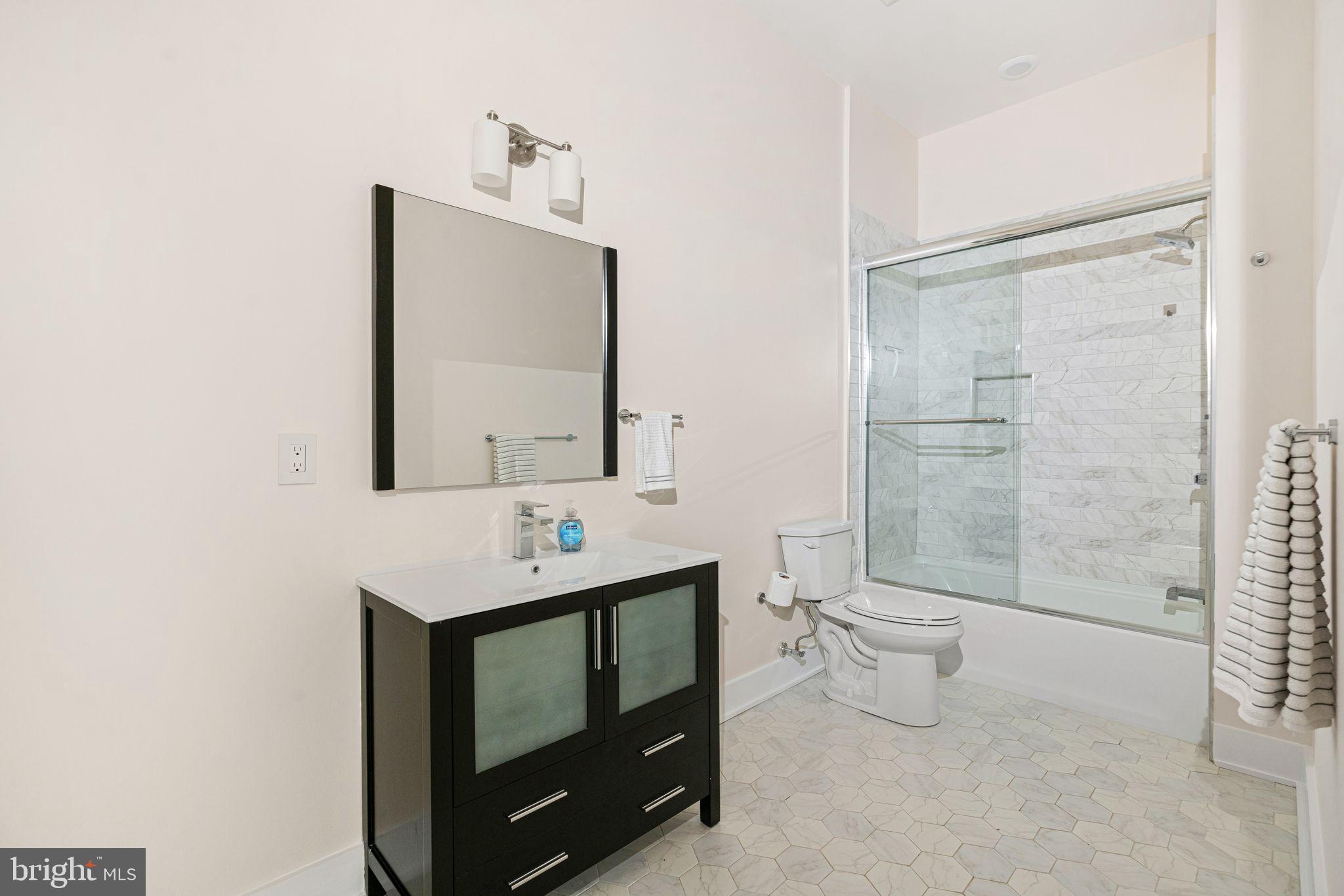 1115 N AMERICAN ST #D4