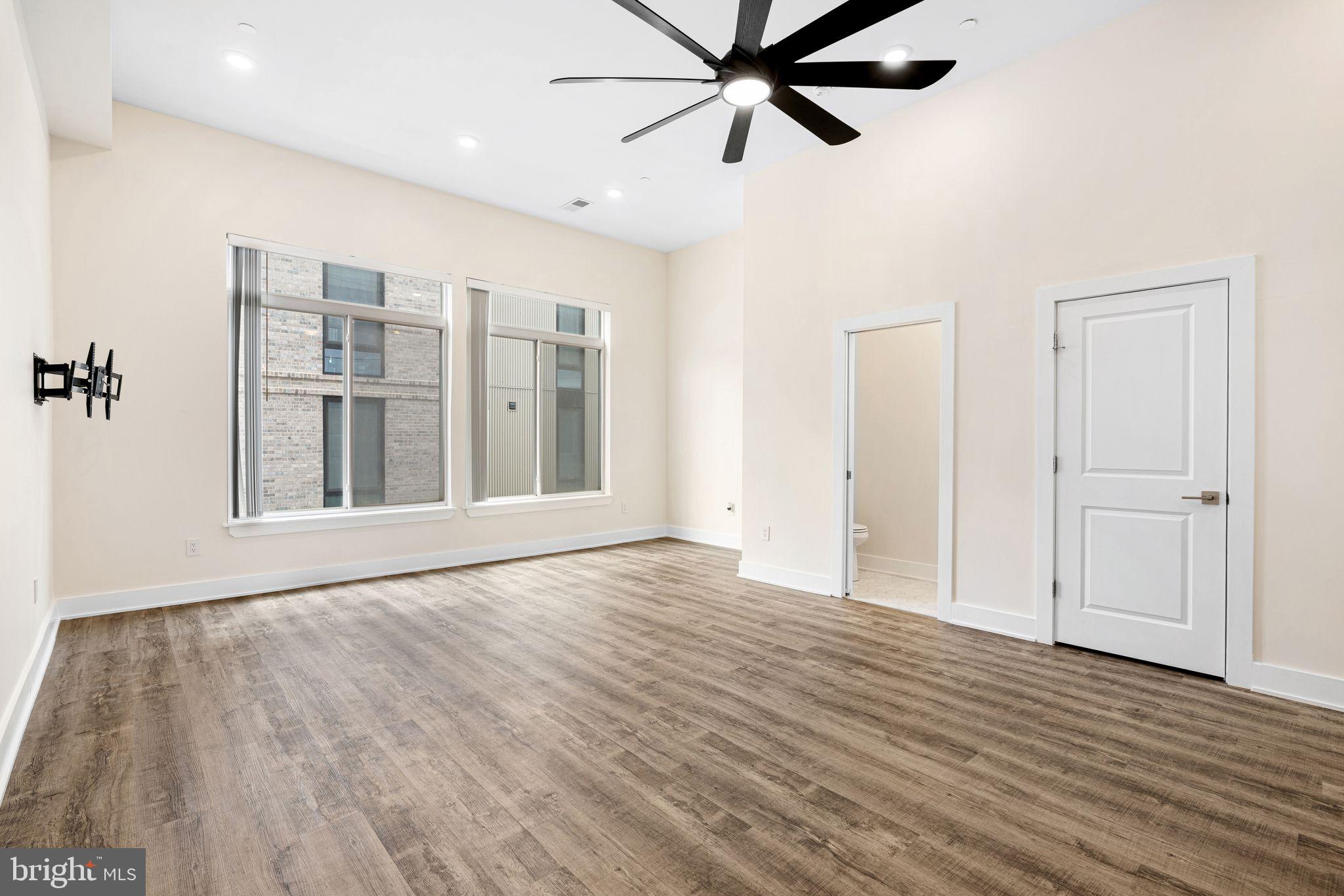 1115 N AMERICAN ST #D4