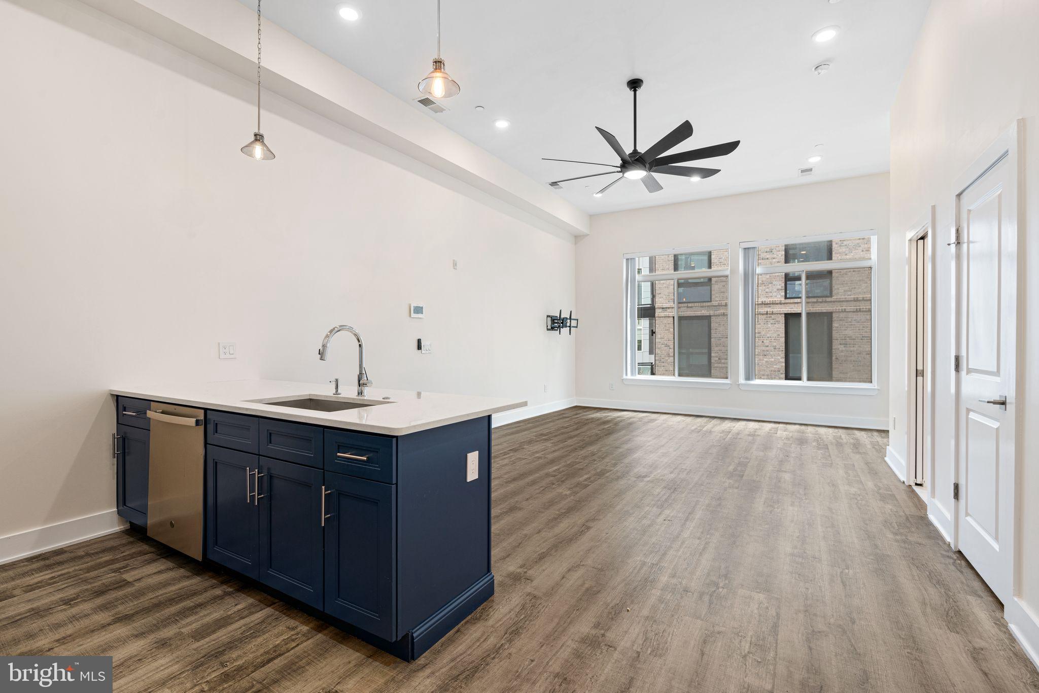 1115 N AMERICAN ST #D4