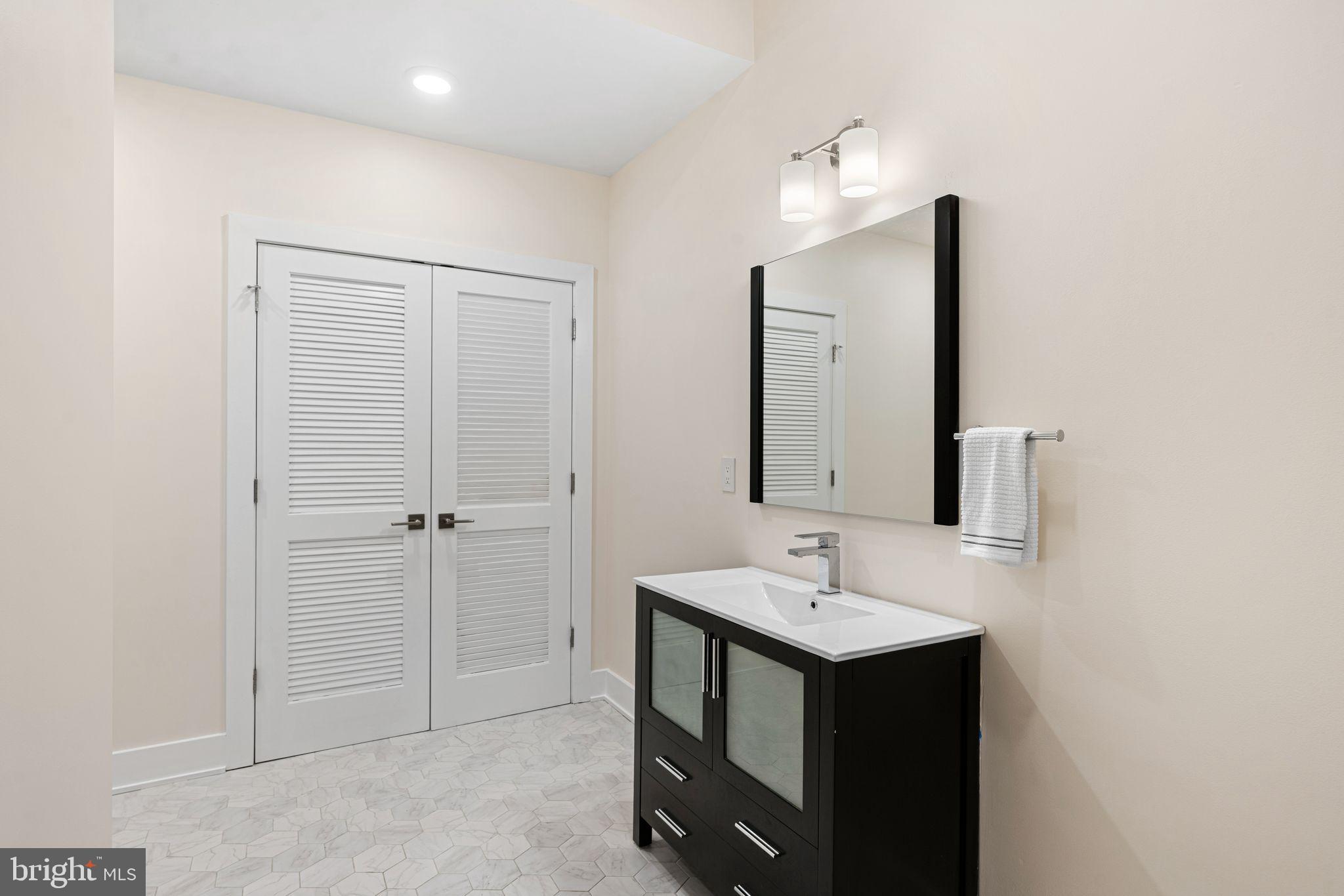 1115 N AMERICAN ST #D4