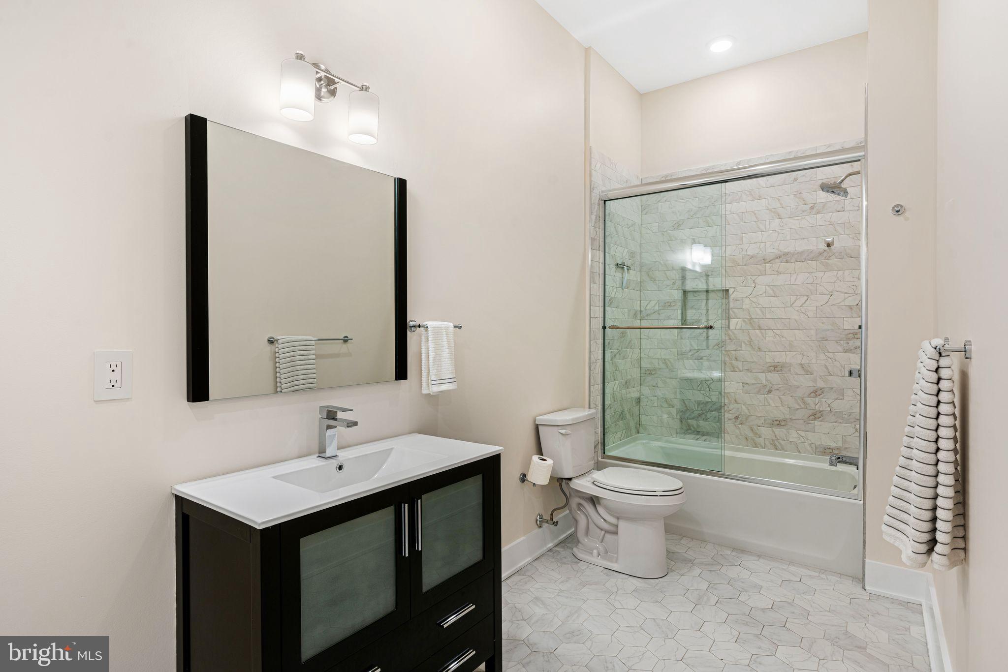 1115 N AMERICAN ST #D4