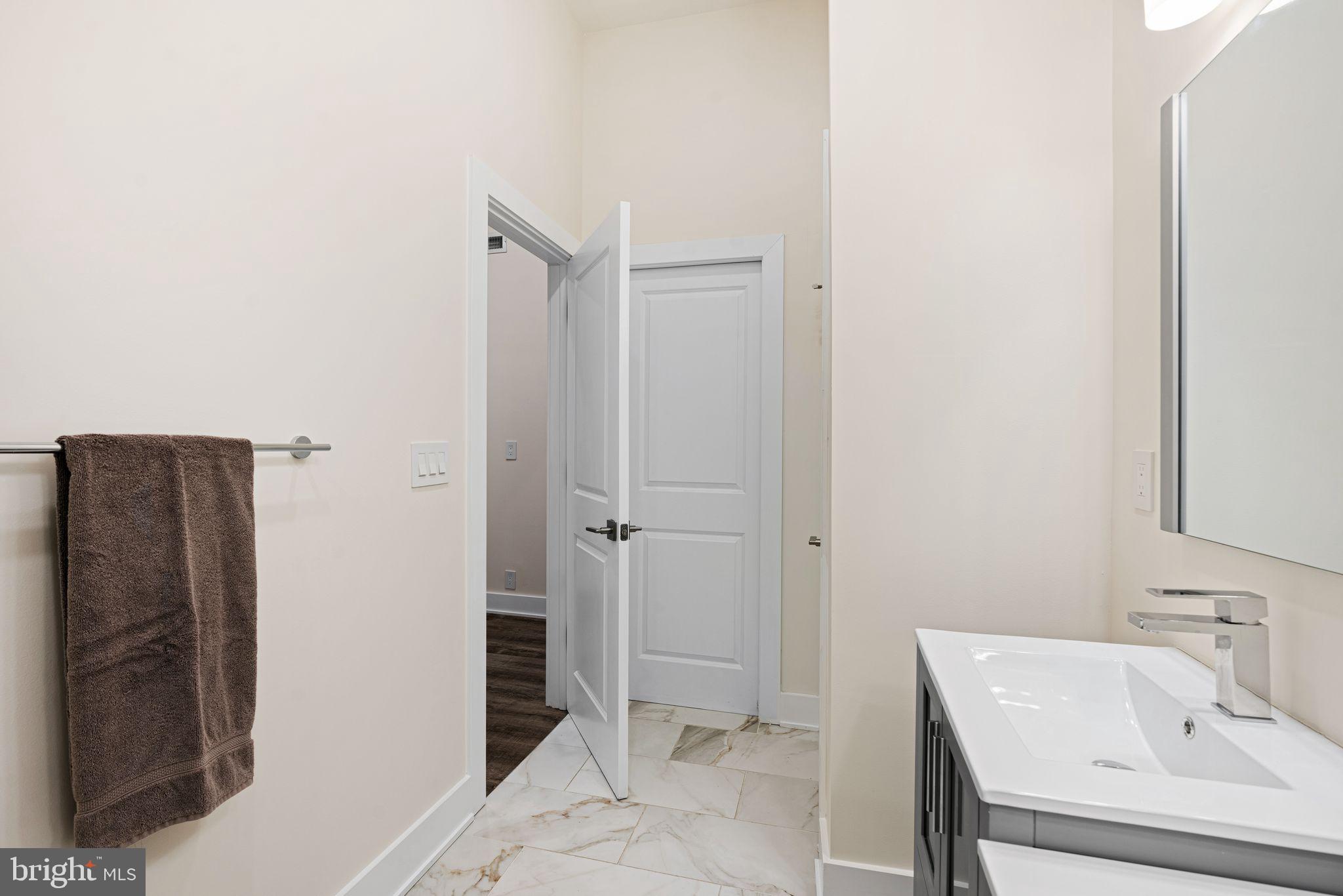 1115 N AMERICAN ST #D4