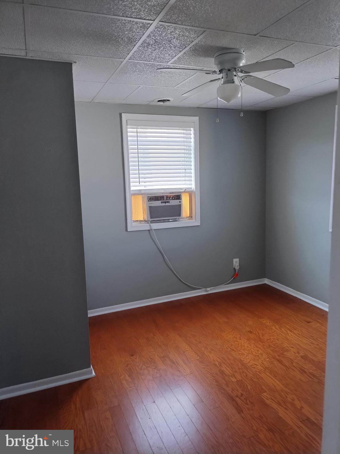 1112 CARPENTER ST #3RD FLOOR