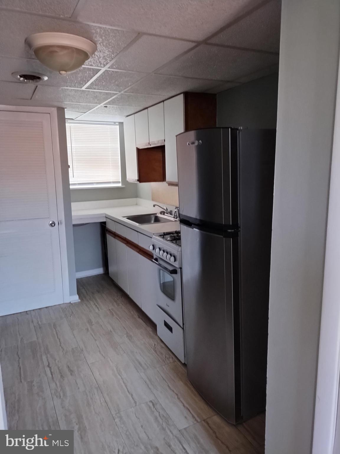 1112 CARPENTER ST #3RD FLOOR