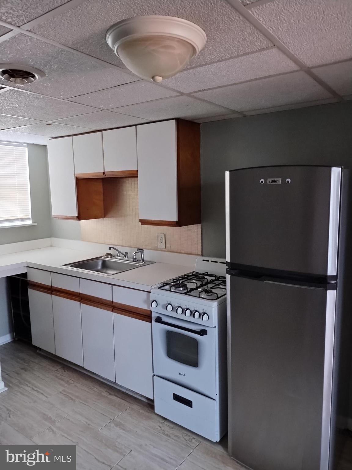 1112 CARPENTER ST #3RD FLOOR