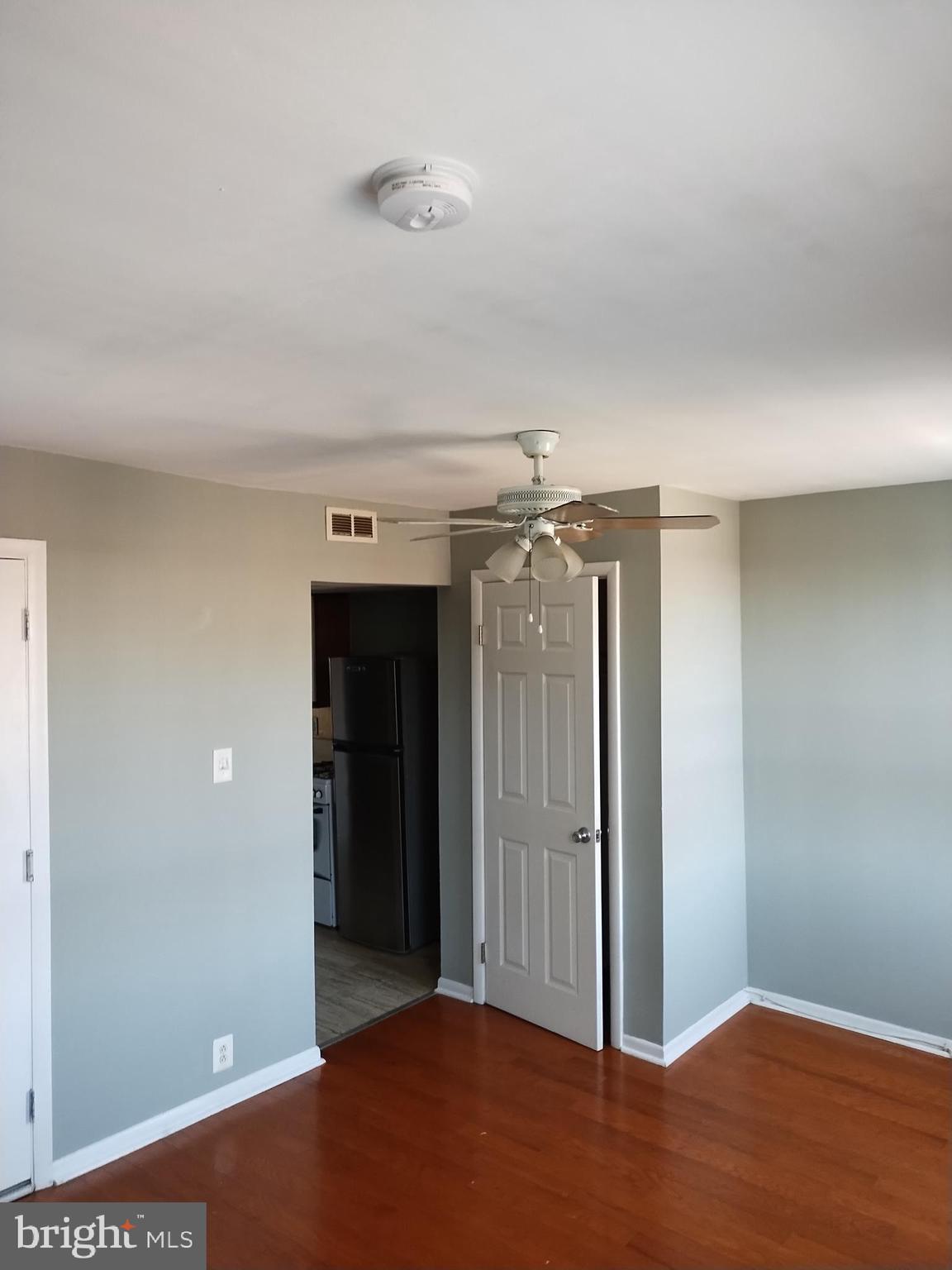 1112 CARPENTER ST #3RD FLOOR