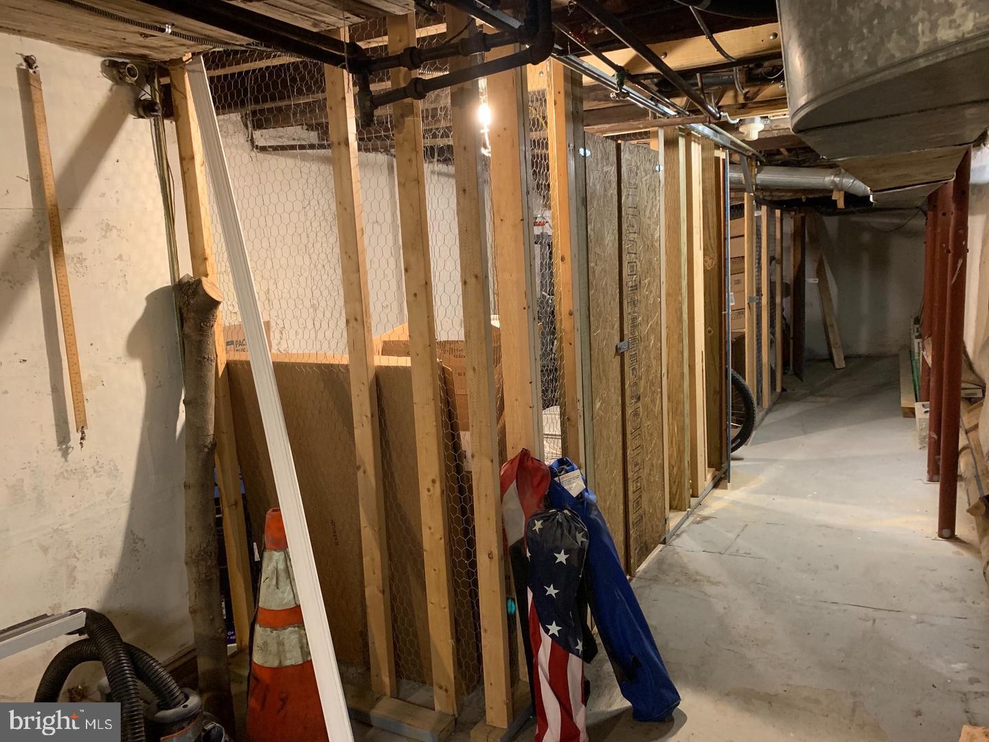 1112 CARPENTER ST #3RD FLOOR
