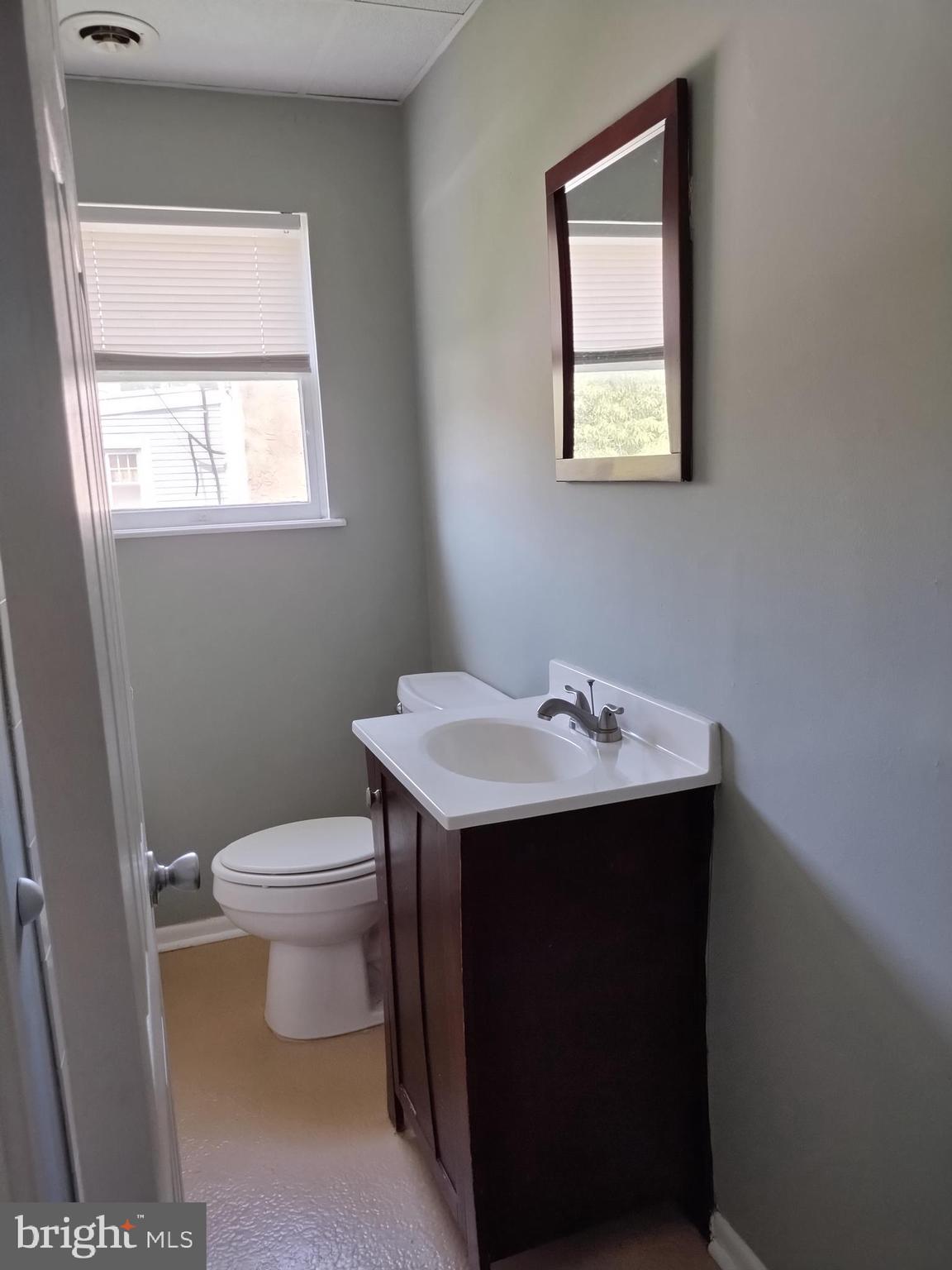 1112 CARPENTER ST #3RD FLOOR