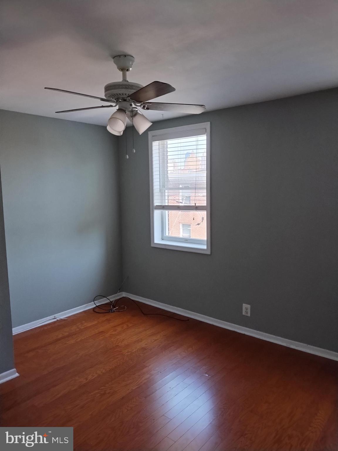 1112 CARPENTER ST #3RD FLOOR