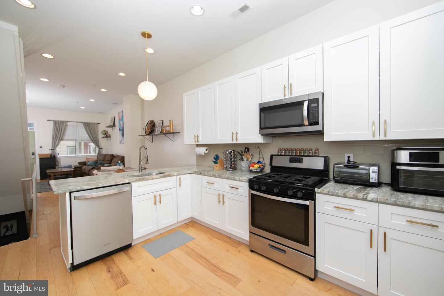 419 Emily St