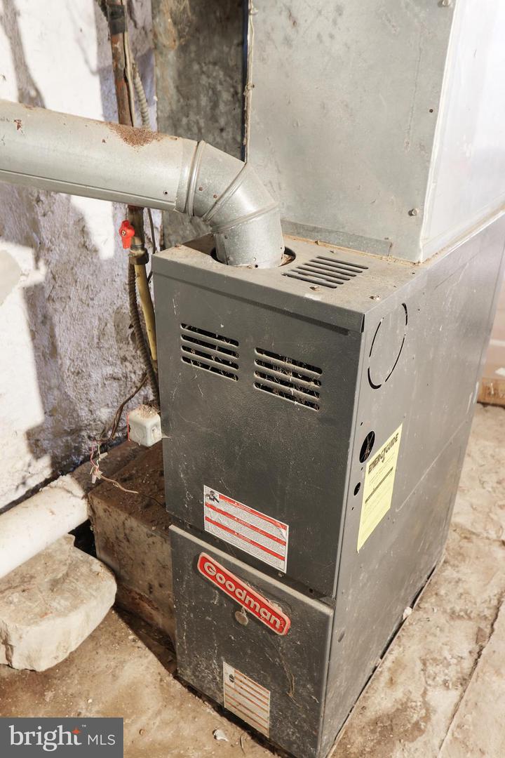 667 E Thayer St