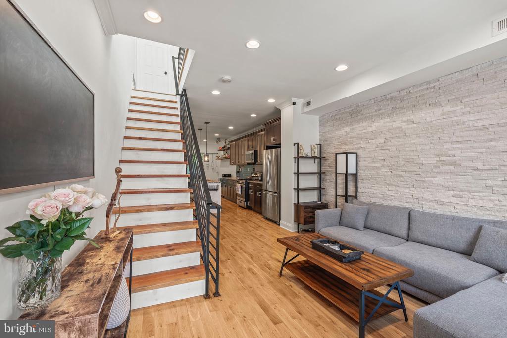 422 DUDLEY ST