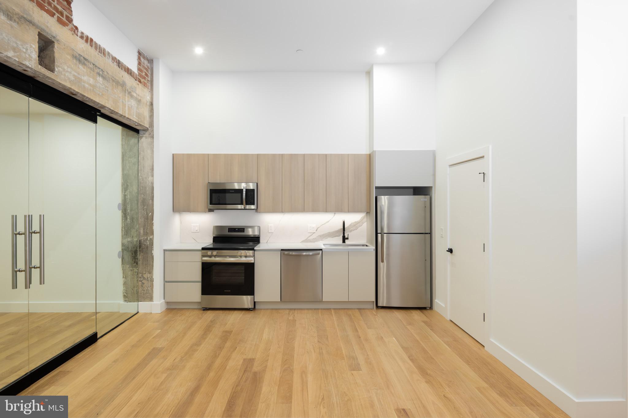 1099 GERMANTOWN AVE #M101