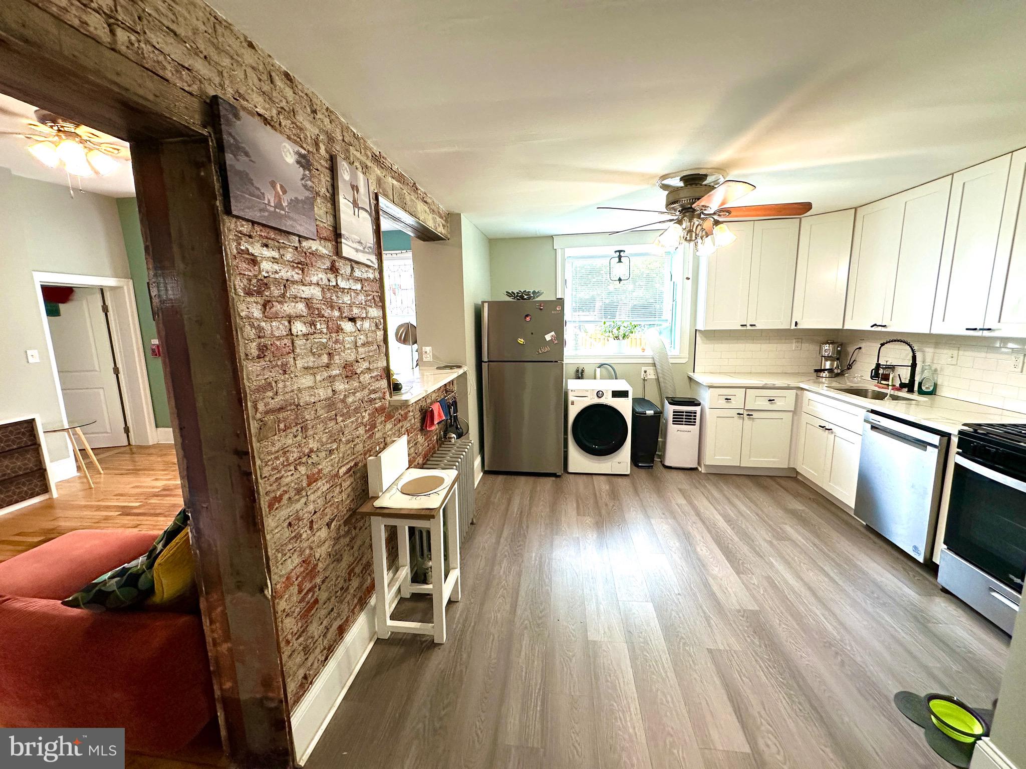 525 LEVERINGTON AVENUE 1R