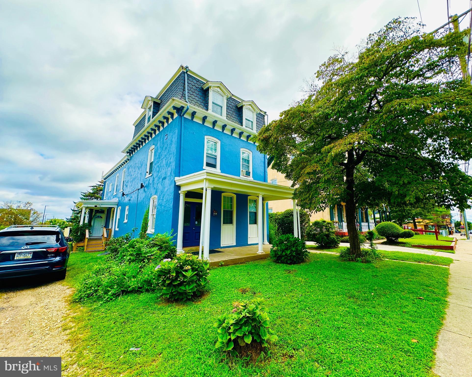 525 LEVERINGTON AVENUE 1R