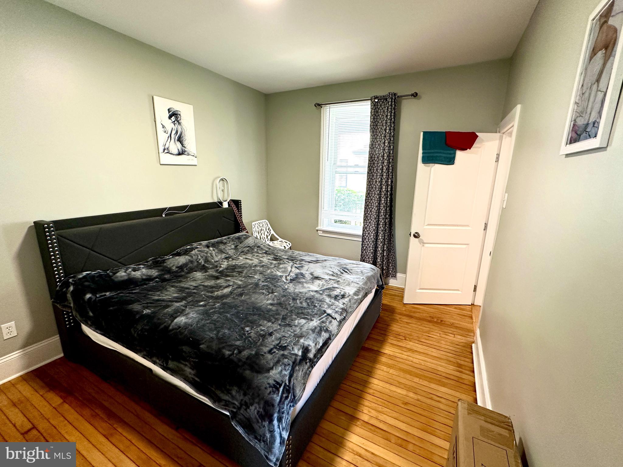 525 LEVERINGTON AVENUE 1R