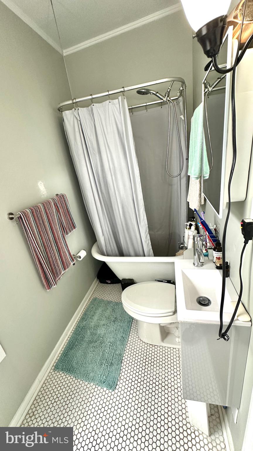 525 LEVERINGTON AVENUE 1R