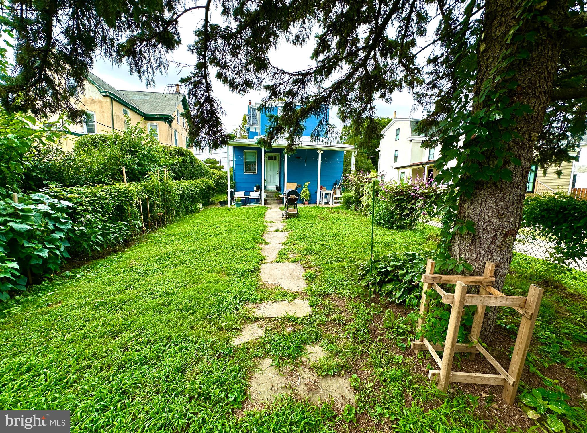 525 LEVERINGTON AVENUE 1R