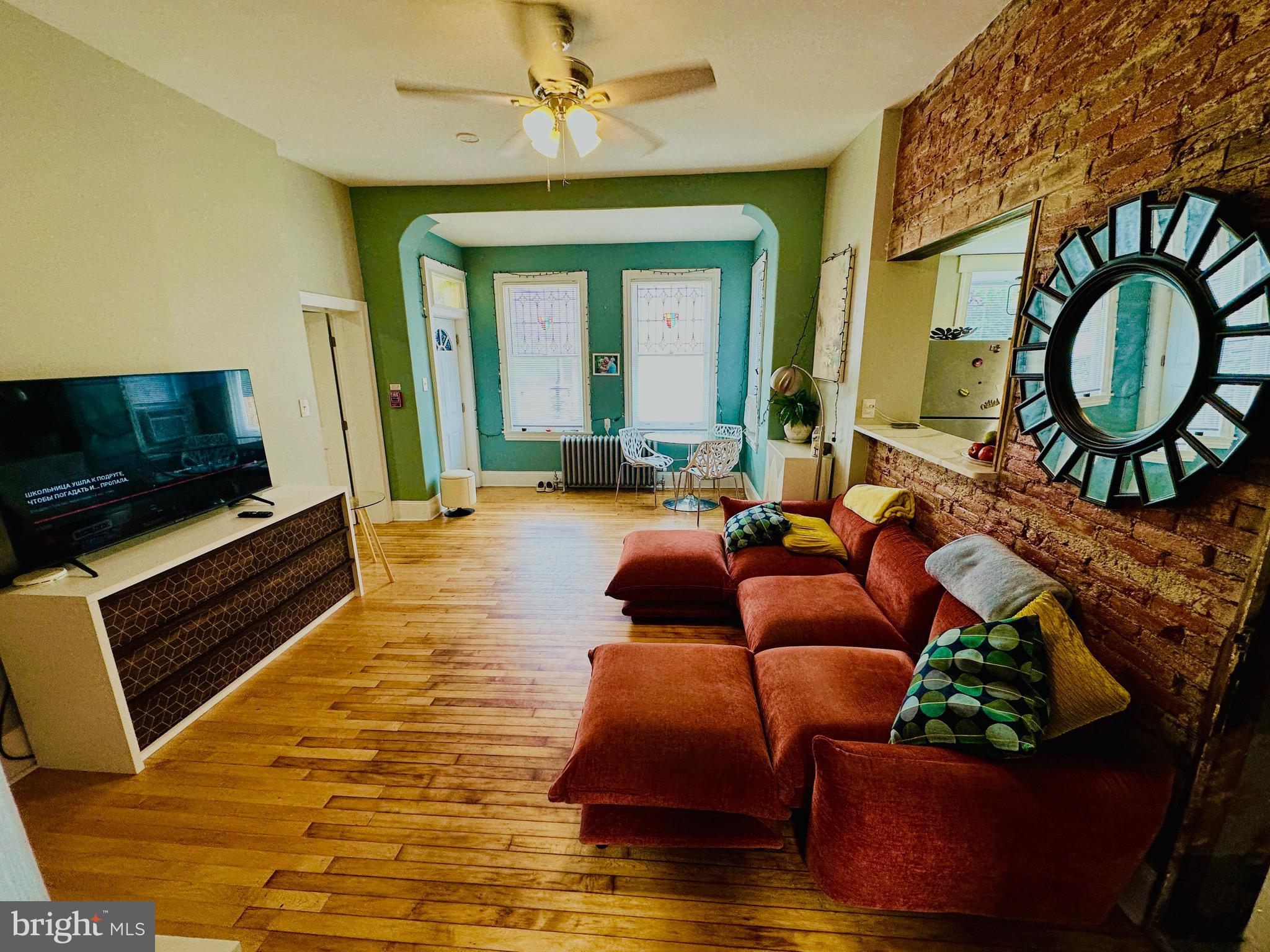 525 LEVERINGTON AVENUE 1R