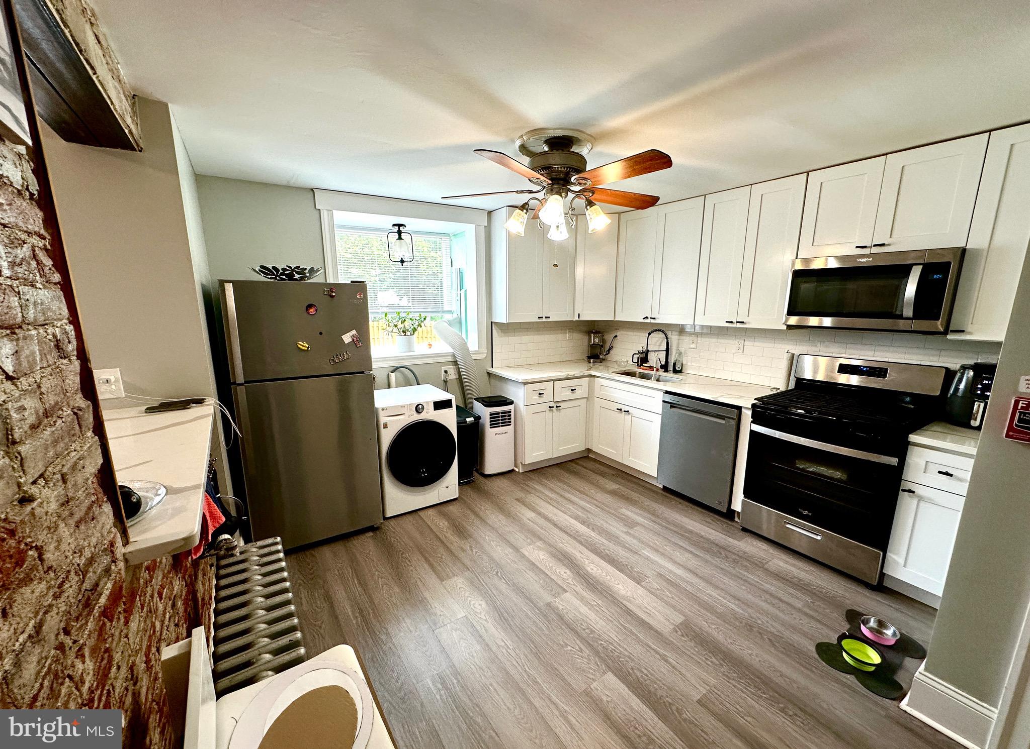 525 LEVERINGTON AVENUE 1R